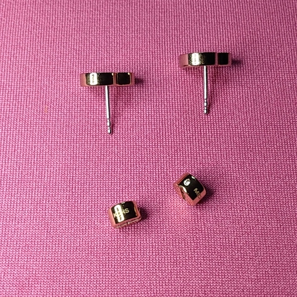 Michael Kors Crystal Heart Studs Earrings Gold Tone - Picture 10 of 11